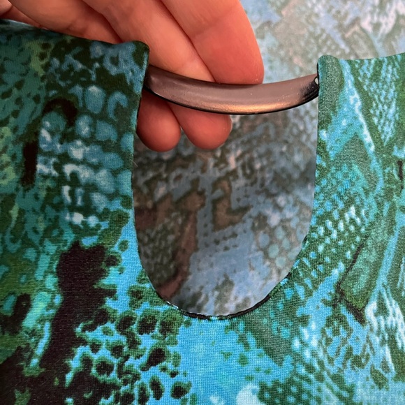 Emerald Animal print blouse with interesting details - Picture 3 of 4